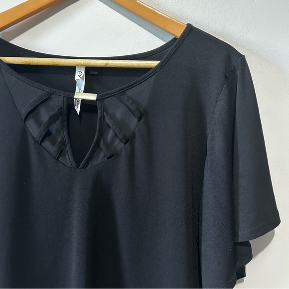 NY Collection black flutter sleeve blouse with neck detail 1X - Picture 3 of 5